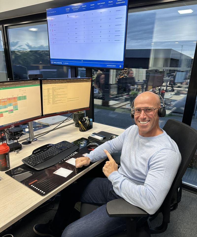 In any case, it is nice to sit among these colleagues and to speak to and helpπ our customers image