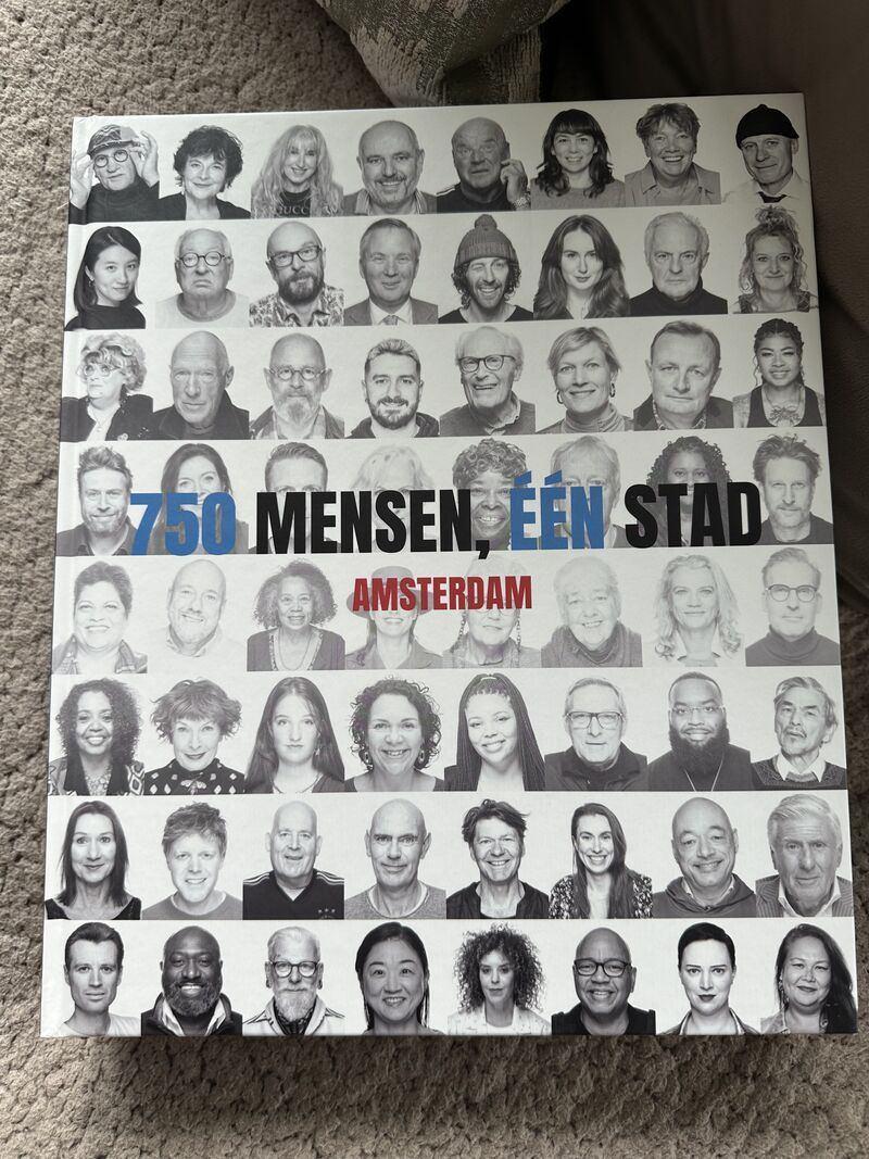 750 mensen, een stad, Amsterdam. image