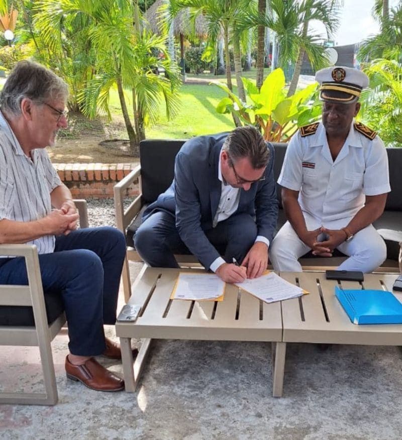 Just before our return trip to the Netherlands, Groep de Mos signed a letter of intent with the District Commissioner (mayor) of Paramaribo image