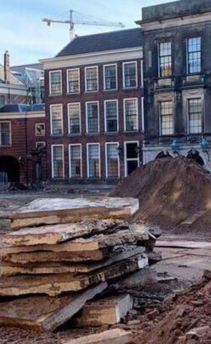 STOP MEGALOMANE RESTORATION BINNENHOF! image