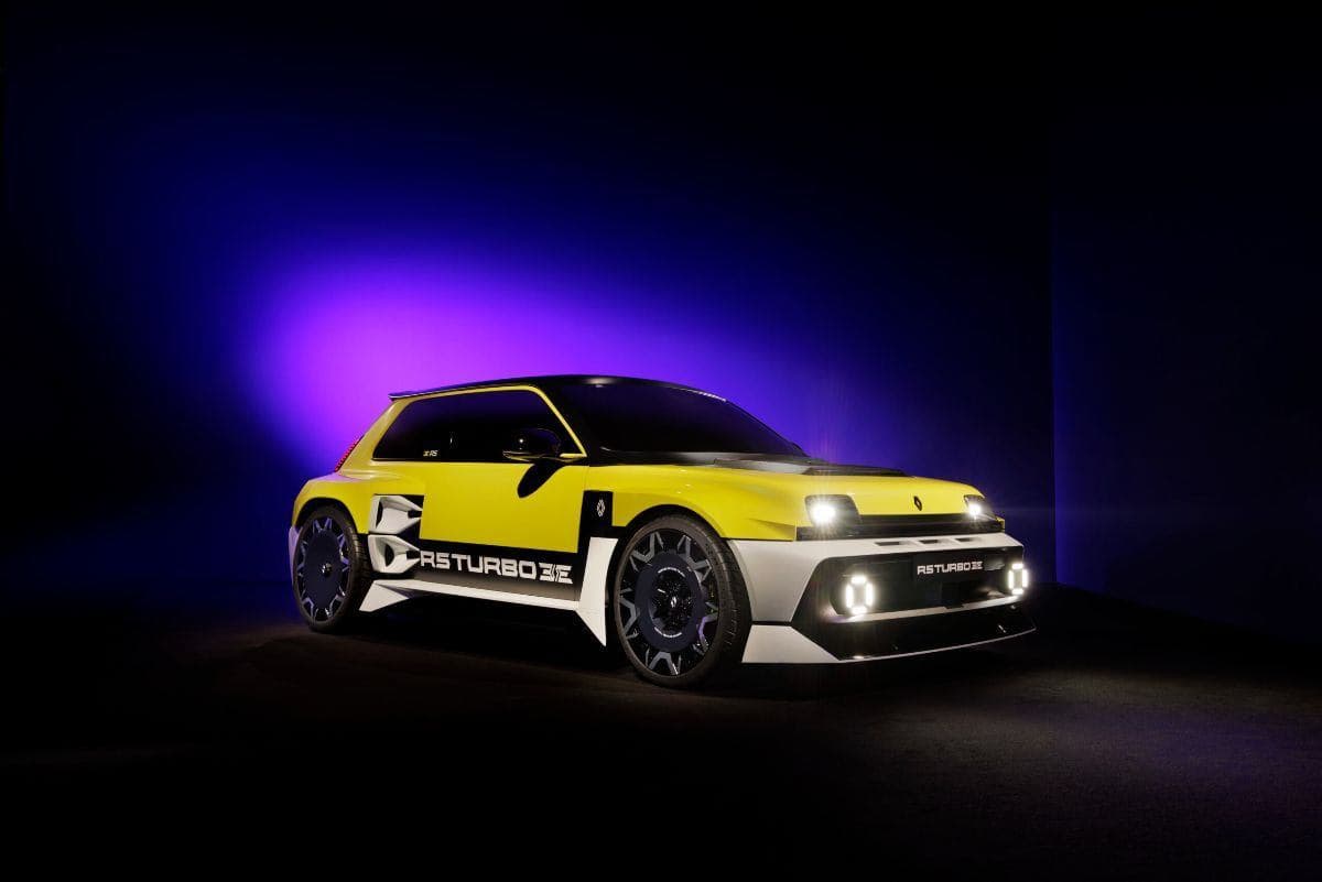 When you think of a supercar, you think of a Ferrari, McLaren or Porsche rather than a Renault. However, the French brand is now coming out with a mini-supercar. image