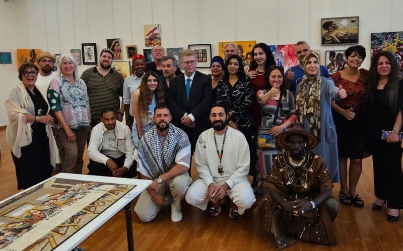 “De wereld is er om mooier te kleuren”. image