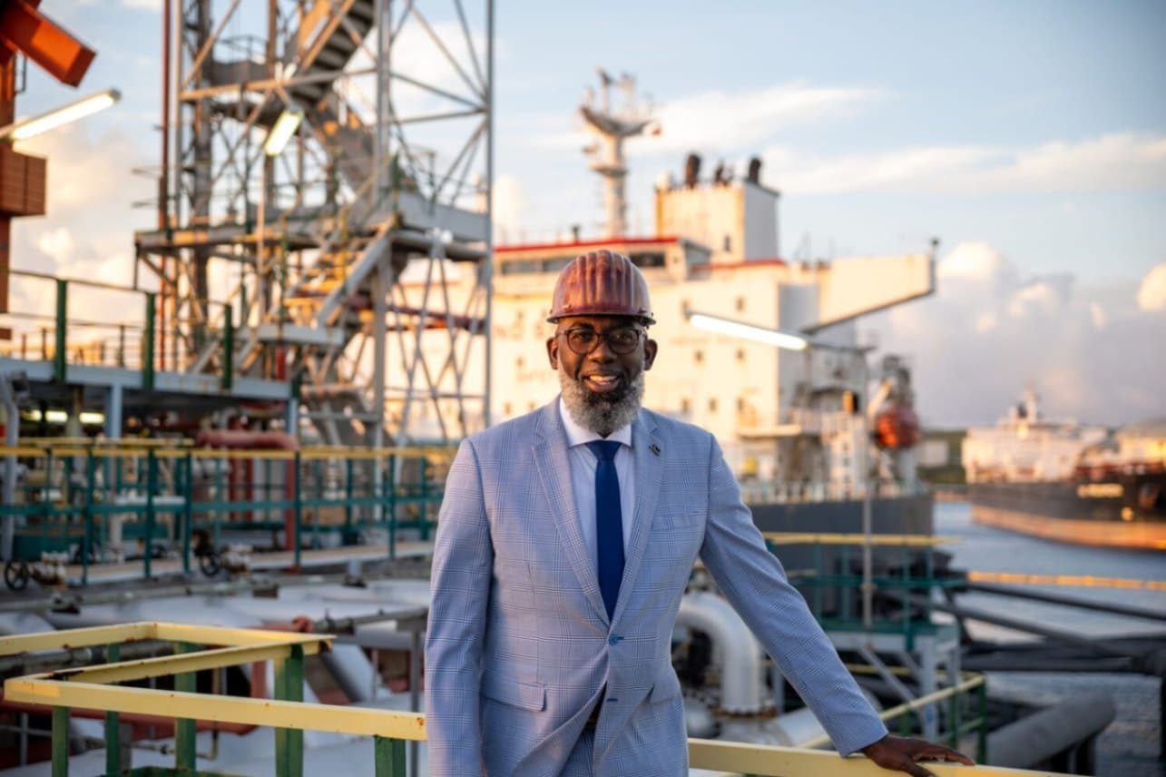 Curaçaose premier ziet ministers gaan en komen, maar is vooral blij met olietanker vol ruwe Venezolaanse olie image